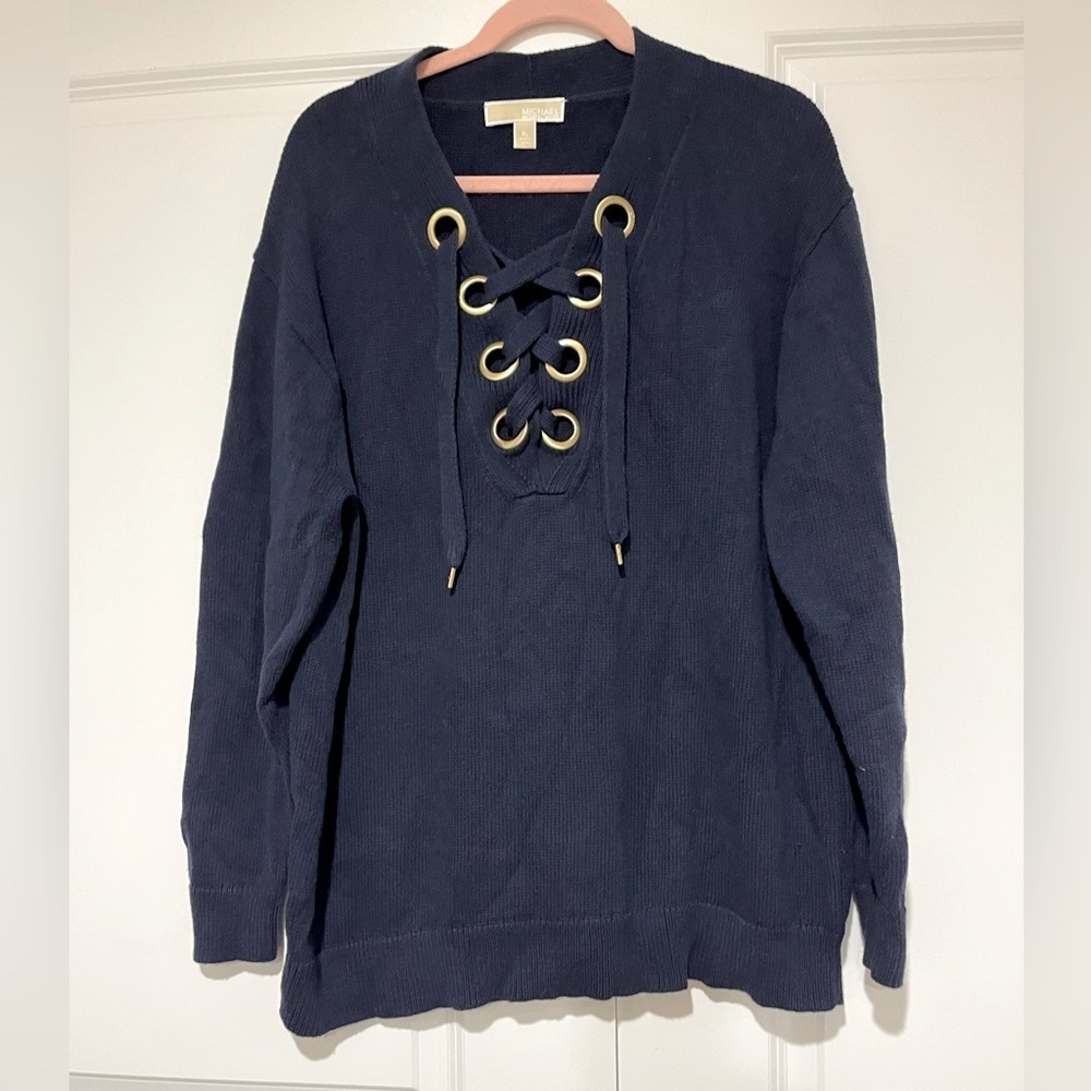Michael Kors like new 💯% pull over sweater With Gold